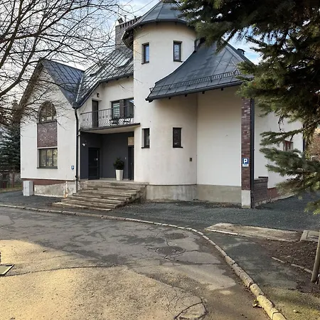 Parkova Blisko Term Cieplice 아파트 *