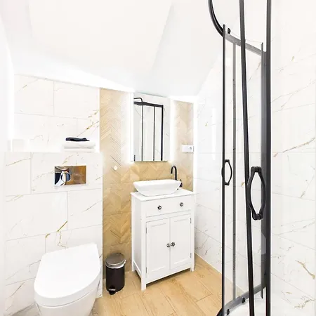 Parkova Apartamenty Blisko Term Cieplice Daire Jelenia Gora