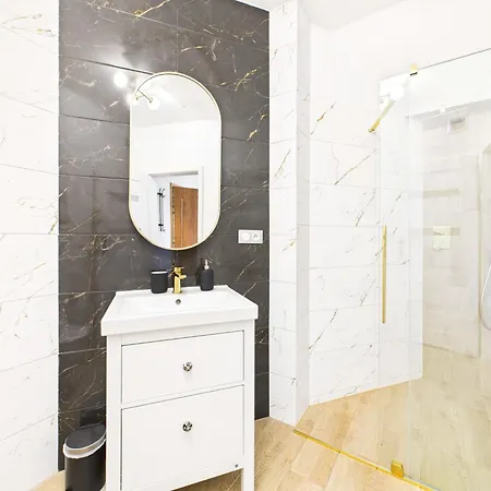 Parkova Apartamenty Blisko Term Cieplice Daire *