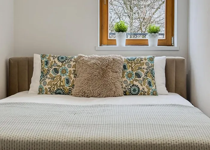 Parkova Apartamenty Blisko Term Cieplice Daire Jelenia Gora