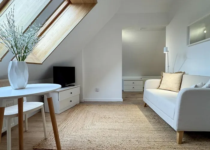 Parkova Apartamenty Blisko Term Cieplice Daire Jelenia Gora