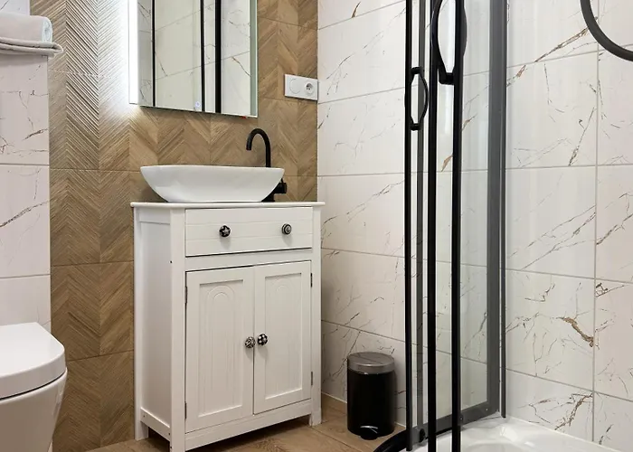 Parkova Apartamenty Blisko Term Cieplice Daire *