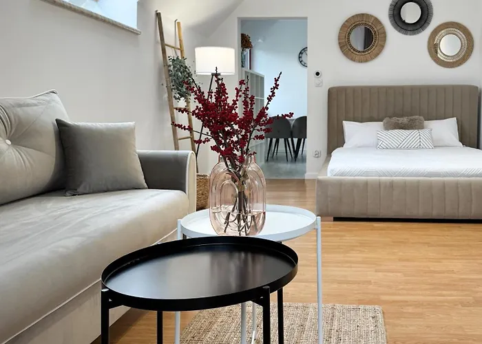 Parkova Apartamenty Blisko Term Cieplice Daire *