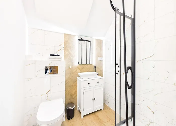 Parkova Apartamenty Blisko Term Cieplice Daire Jelenia Gora