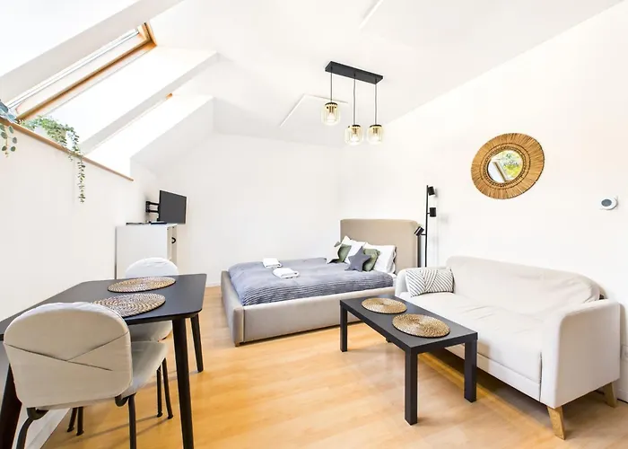 Parkova Apartamenty Blisko Term Cieplice Daire *