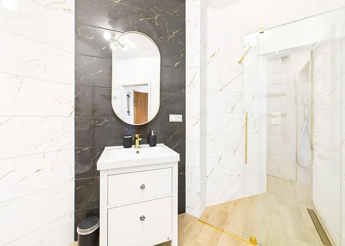 Parkova Apartamenty Blisko Term Cieplice Daire *