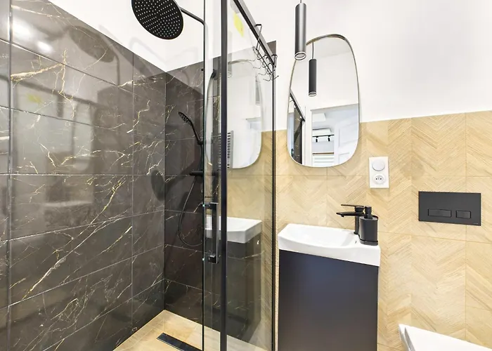 Parkova Apartamenty Blisko Term Cieplice Daire *